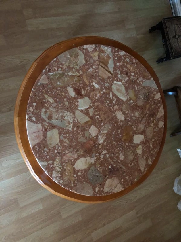 Table ronde avec plaque de marbre