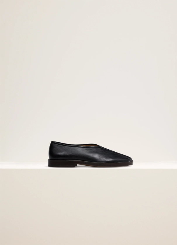 Piped Flat Slippers in Black | LEMAIRE