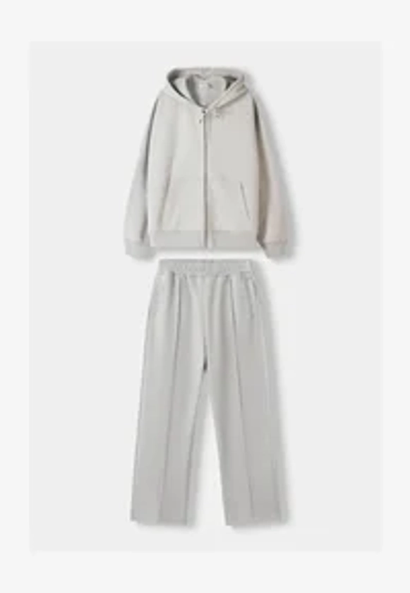 Bershka SET Zip-Up Sweatshirt + WIDE LEG - Survêtement - white/écru - ZALANDO.FR