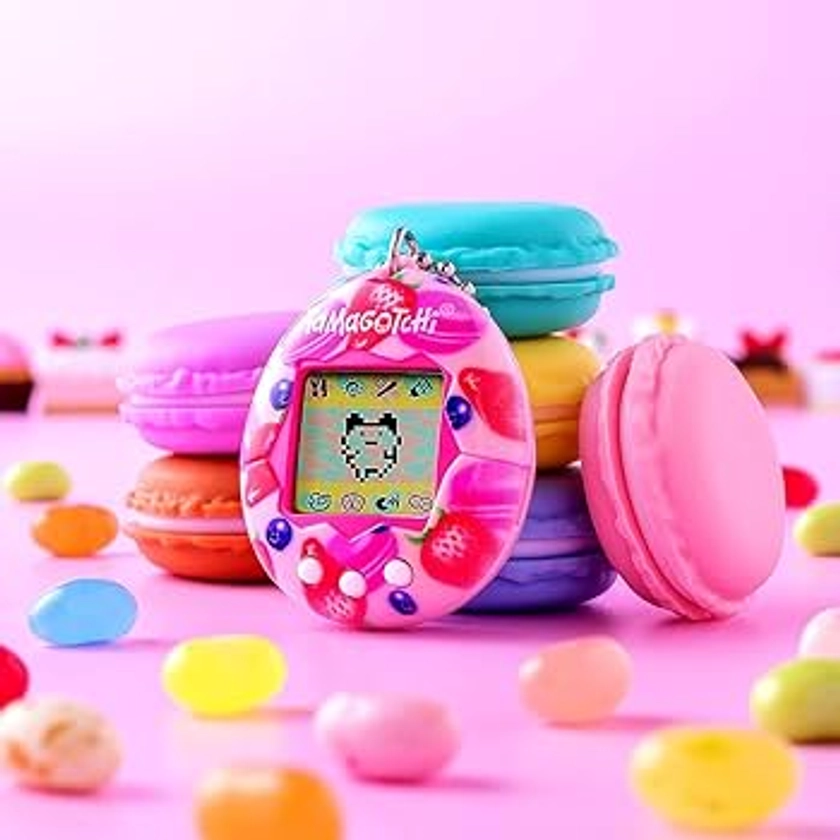 Bandai - Tamagotchi - Tamagotchi Original - Berry Delicious - Animal électronique virtuel avec écran Couleur, 3 Boutons et Jeux - Jouet Animal interactif en Français - Jouet Enfant 8 Ans et + - 42971