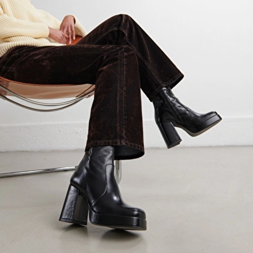 Heeled ankle boots and square toes en cuir vieilli noir pour Femme | Jonak