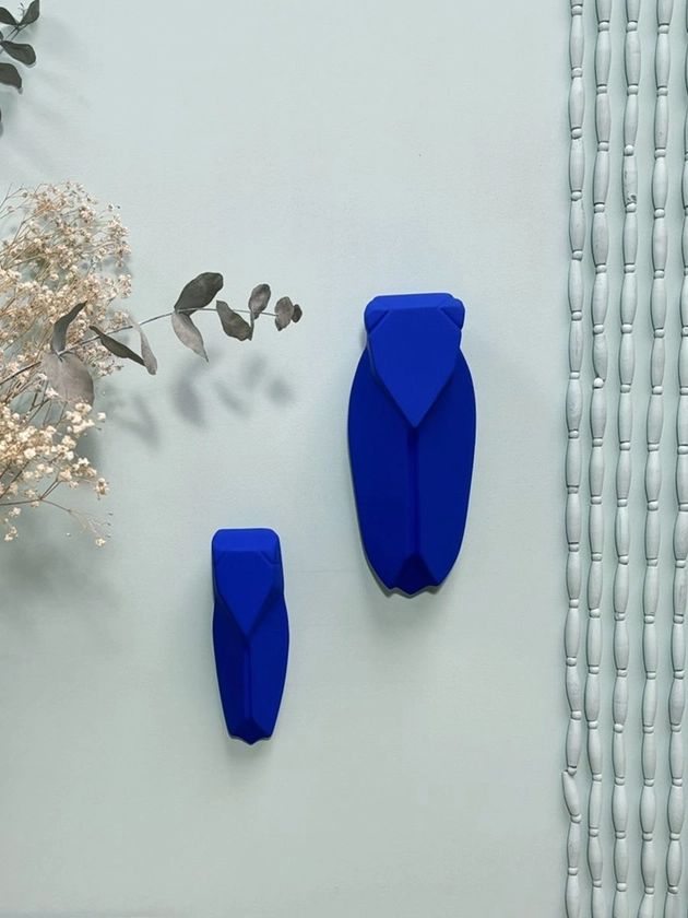 Découvrez notre Cigale en céramique contemporaine, couleur Bleu outremer