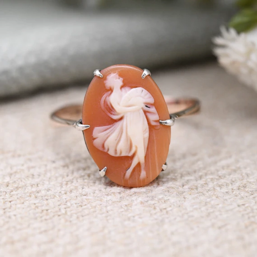 Vintage 9ct Gold and Silver Cameo Ring - Oval Shape Shell Dancing Girl with Open Fan | UK Size - N | US Size - 6 3/4