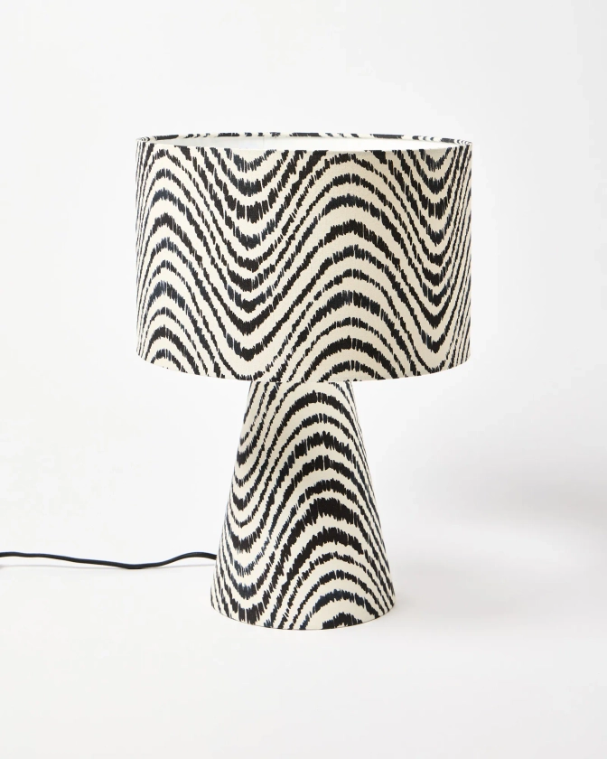 Onda Monochrome Wavy Desk & Table Lamp | Oliver Bonas