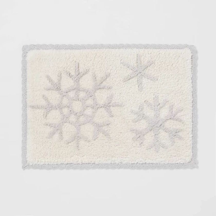 17"x24" Christmas Snowflake Bath Rug Gray - Wondershop™