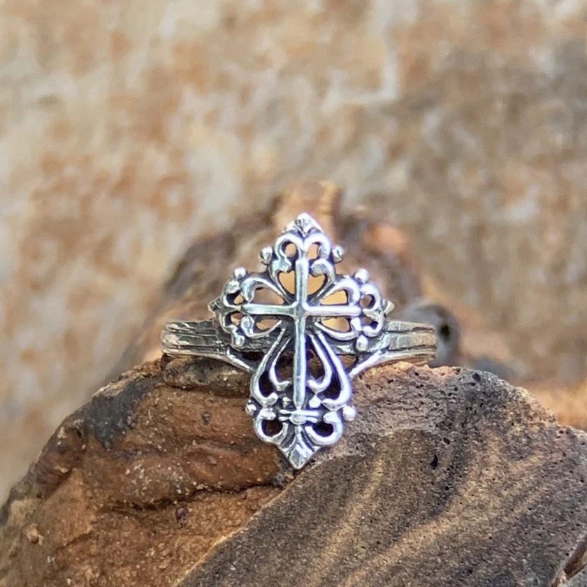 Sterling Victorian Cross Ring - GLE-Good Living Essentials