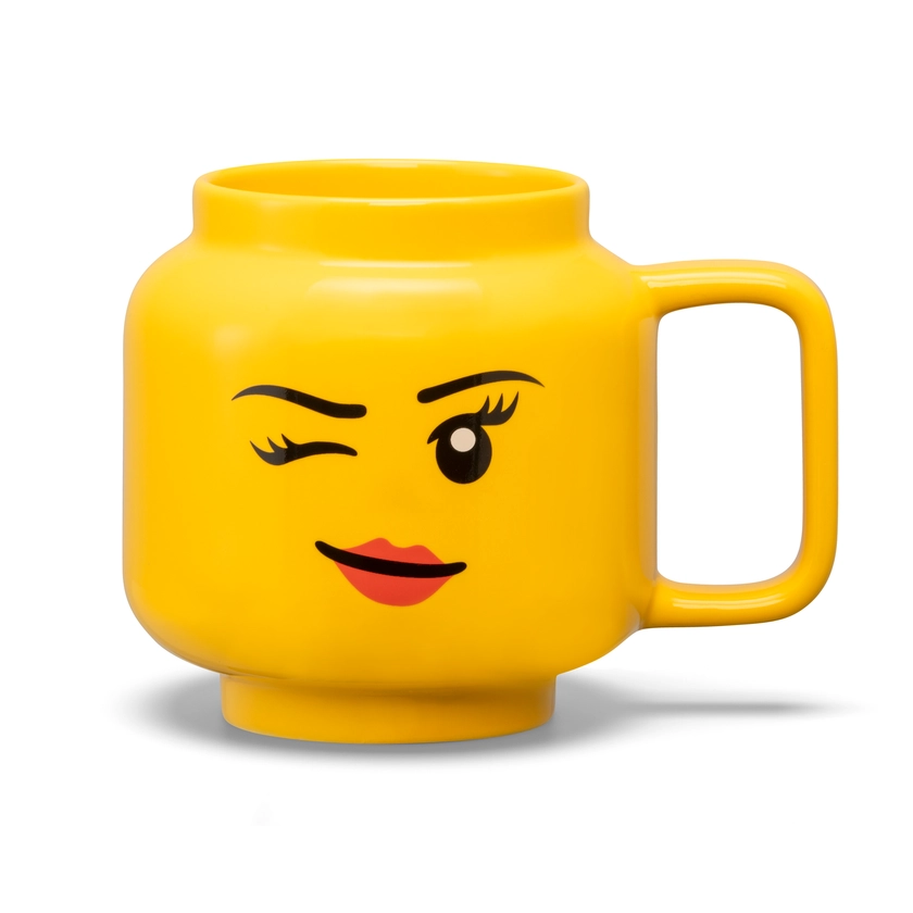 Grande tasse en céramique Fille au clin d’œil 5007876 | Minifigures | Boutique LEGO® officielle FR 