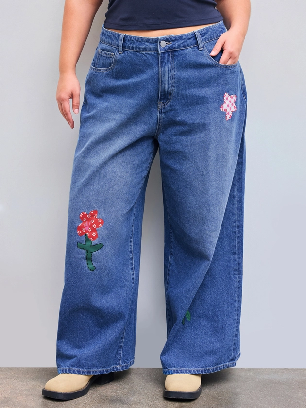 Cider Denim Mid Rise Star Floral Applique Pocket Straight Leg Jeans Curve & Plus