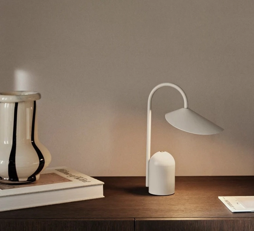 Lampe, Baladeuse, Arum, beige, IP44, LED, dim, 2700K, 240 lm, Ø7cm, H30cm - Ferm Living