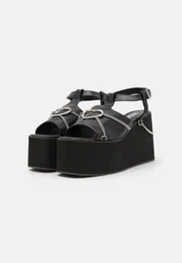 CRUSHED HEARTS MEGA PLATFORM CHAIN - Sandalias de tacón - black