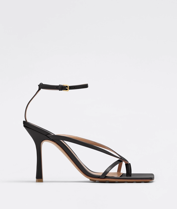 Women's Stretch Strap Sandal in Nero