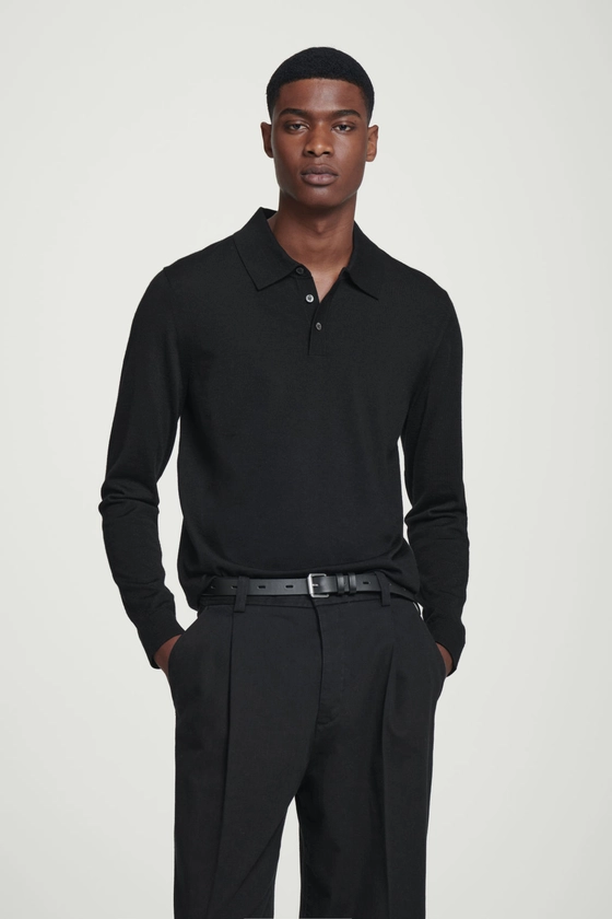 POLO SLIM EN LAINE MÉRINOS - NOIR - Knitwear - COS