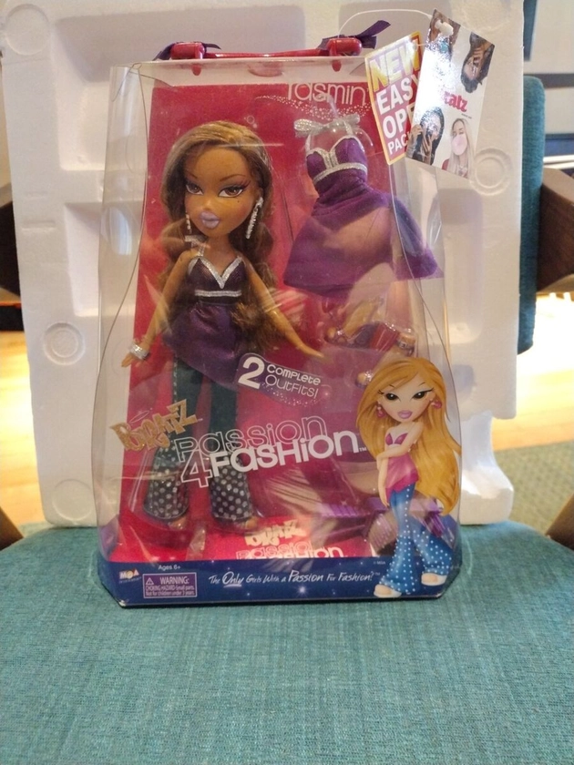 BRATZ DOLL YASMIN PASSION 4 FASHION COLLECTION TWO COMPLETE OUTFITS New In Box