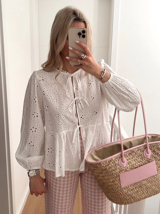 Blouse KELSIE À noeuds broderie anglaise blanche