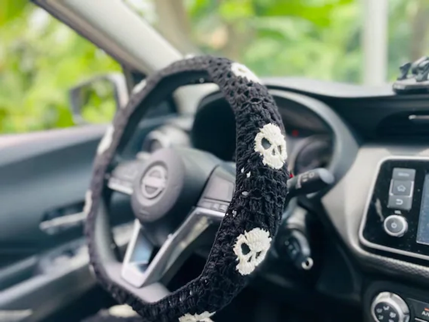 Skull crochet steering wheel cover, car new car interior gifts, comfortable car accessories, cute car decorations, seat belt covers