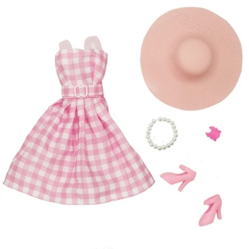 Roupinha para Boneca Barbie Vestido Rosa Xadrez Com Chapéu, Sapato , Colar e Pulseira