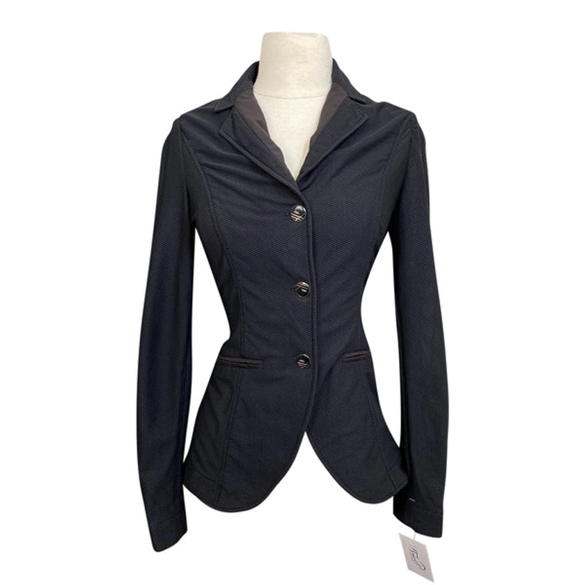 AA Platinum 'MotionLite' Show Coat in Black - Women's XS