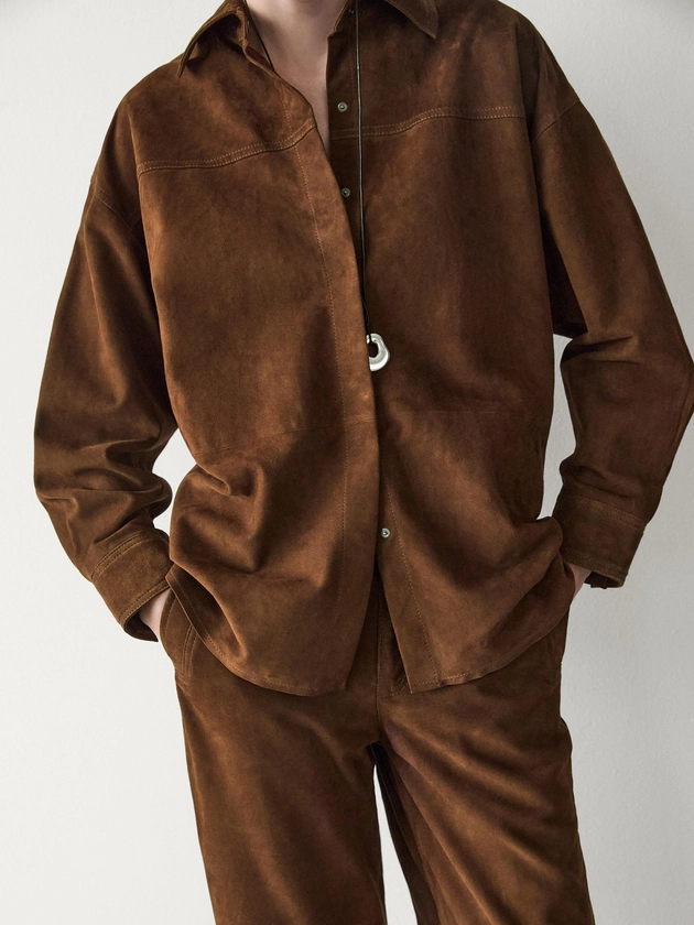 Chemise oversize en cuir effet daim · Marron · Jupes | Massimo Dutti