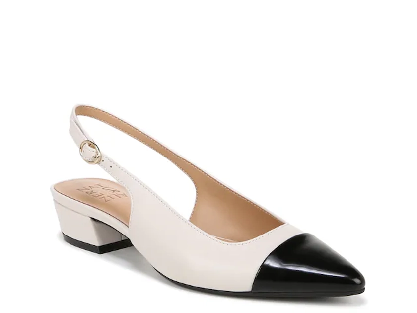 Naturalizer Banks Pump