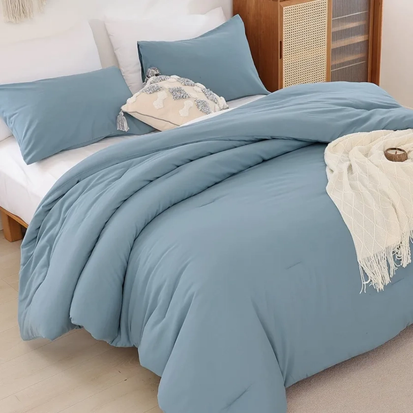 ROSGONIA Dusty Blue Comforter Set Queen Size, 3pcs Blue Bedding (1 Boho Comforter & 2 Pillowcases), All Season Bedding Lightweight Bedspread Blanket Quilt Bed Set Gifts