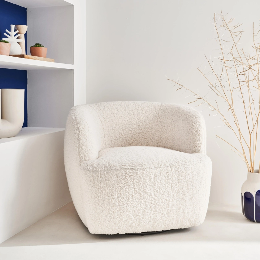 Fauteuil cosy rond pivotant en bouclette crème | sweeek