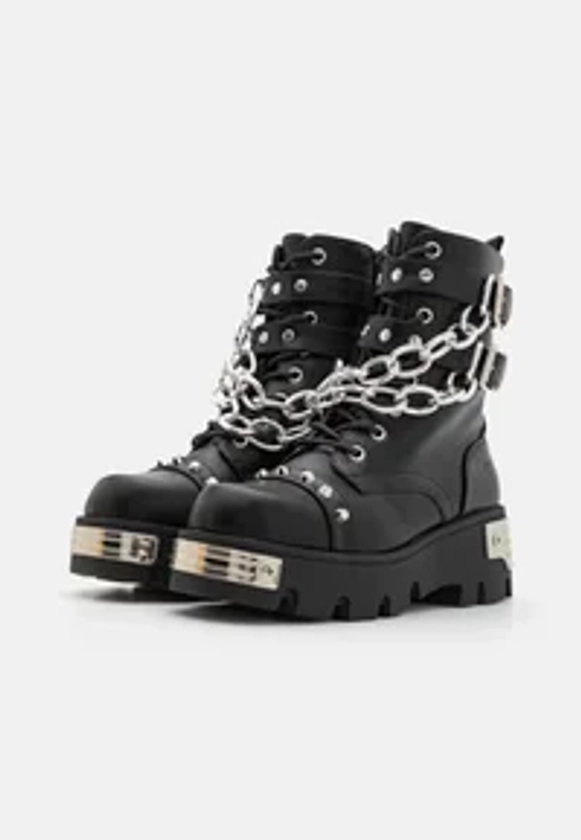 SHACKLED SHADOWS HEAVY DUTY CHAIN - Botines camperos - black