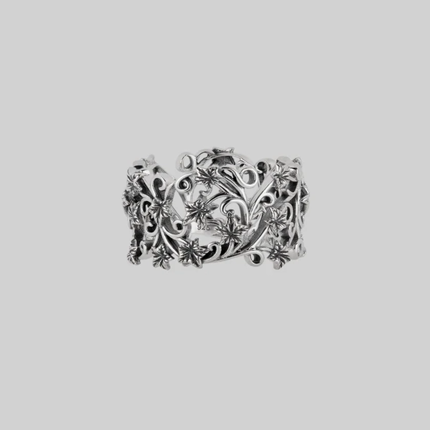 VALERIAN. Wide Ivy Garden Band Ring - Silver