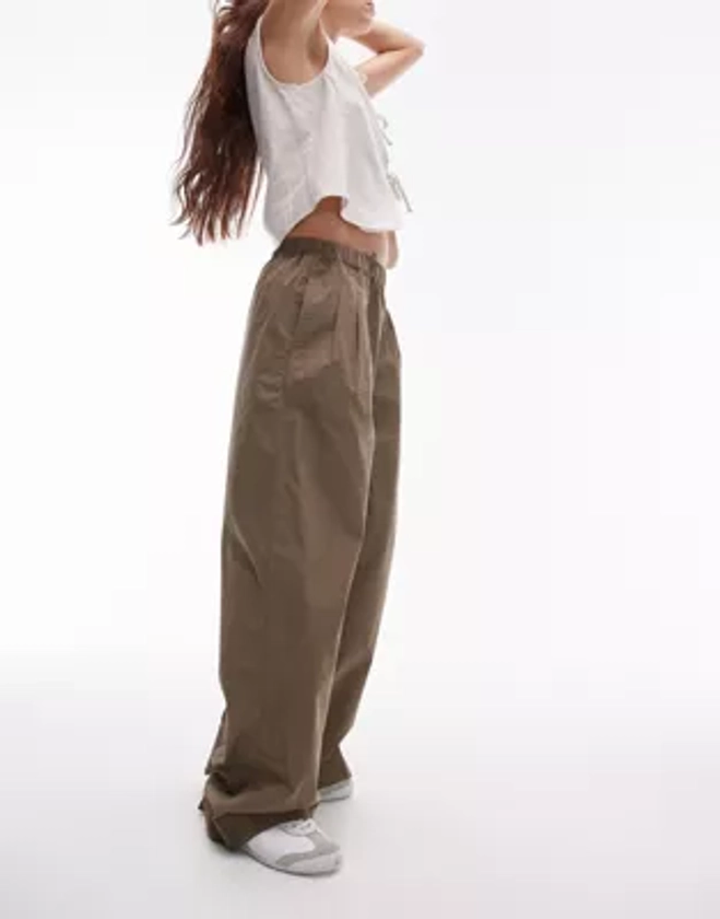 Topshop - Pantalon plissé ultra ample en popeline - Kaki
