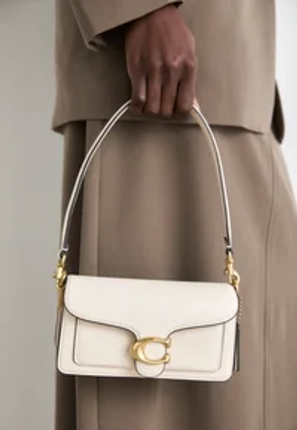 COACH TABBY SHOULDER BAG - Handtas - chalk/crème - Zalando.nl