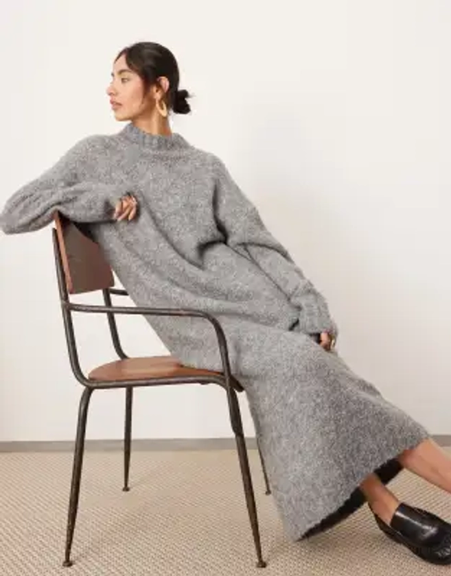 ASOS EDITION - Robe longue à col montant en maille chunky bouclée - Gris | ASOS