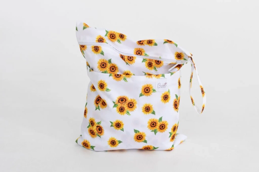 Reusable Wet Bag Sunflower - Floral Fun for On-the-Go.