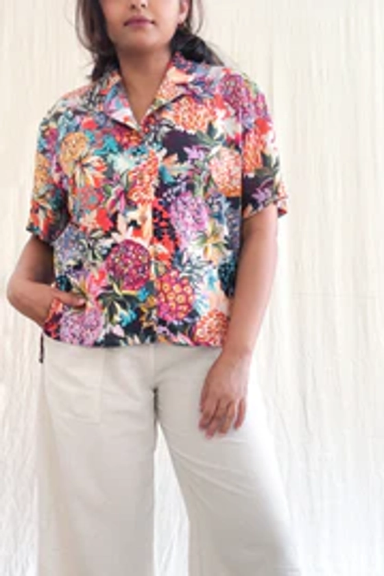 Cropped Beach Shirt - Tropical Print