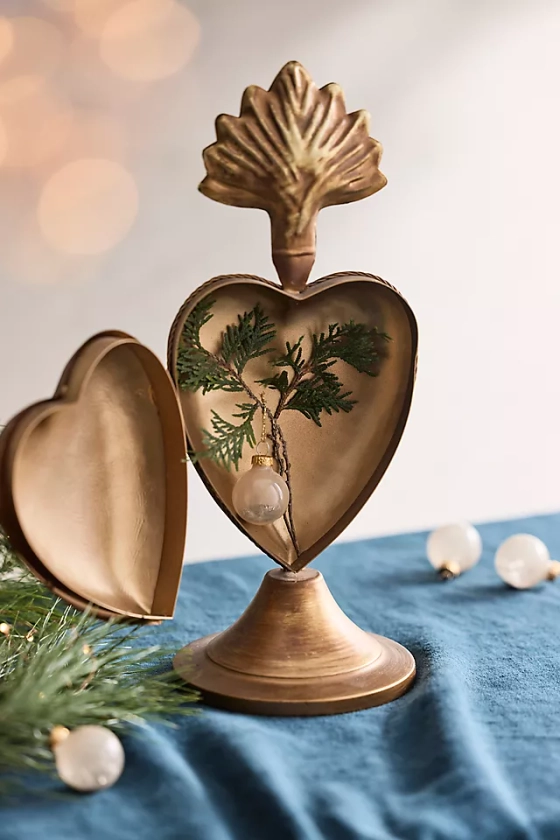 Keepsake Heart Locket Stand