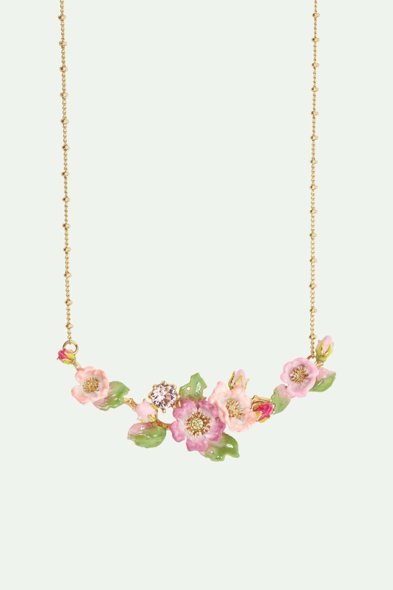 Collier plastron roses d'églantier et feuilles de rosier