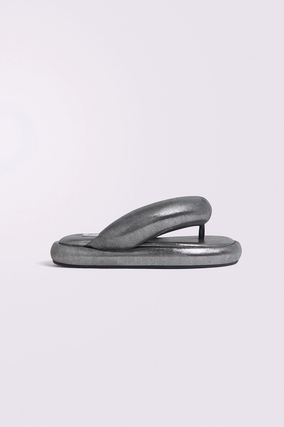 Fiorucci Official Online Store | Metallic Fluff Flops Silver | Fiorucci