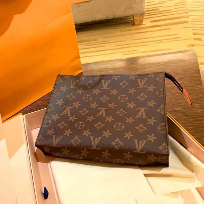 Louis Vuitton Lv Top Quality Luxury Designer Waterproof Cosmetic Bag 26cm Protection Makeup Clutch Women Men Genuine Leather Travel Toiletry Pouch