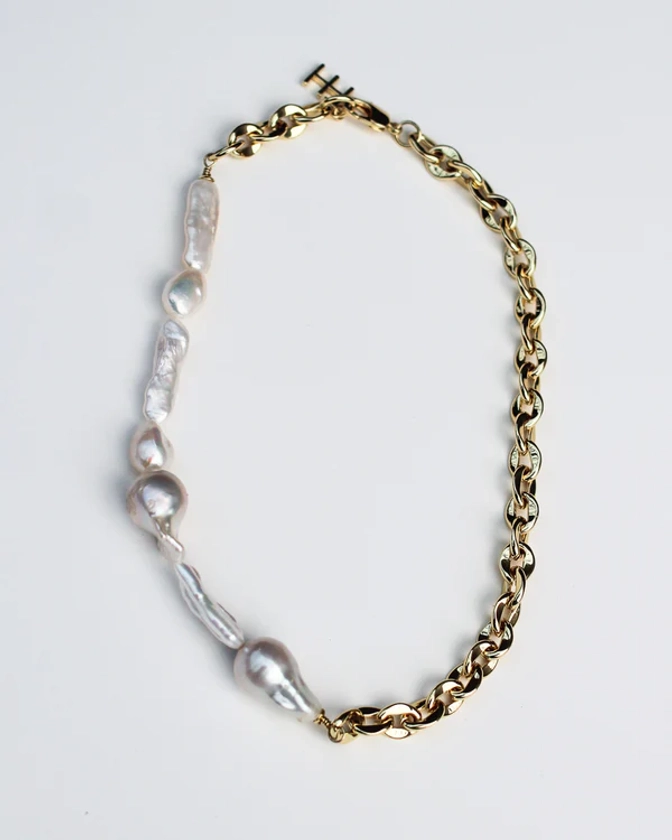 Mashed Up Statement Pearl Necklace