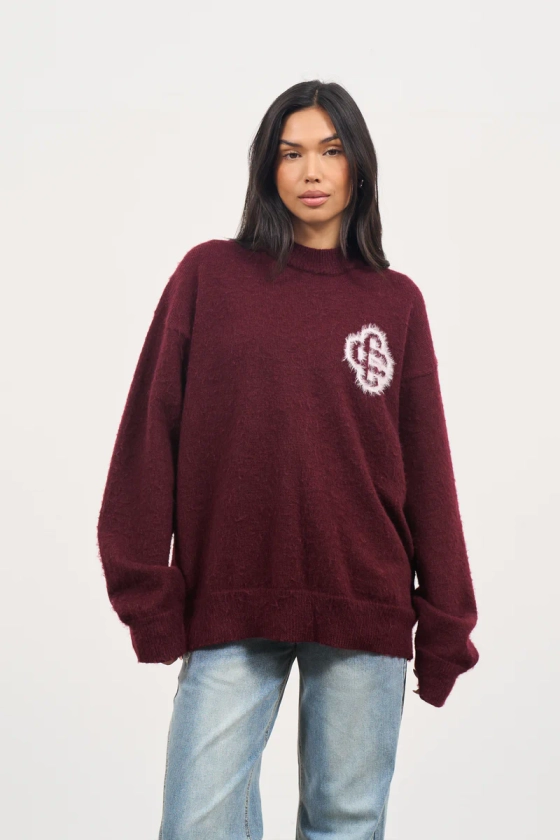 FLUFFY EMBLEM KNITTED CREW - BURGUNDY