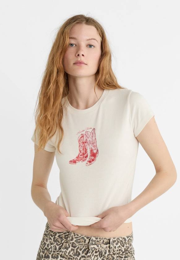 T-shirt avec imprimé bottes de cowboy - Mode femme | Stradivarius France