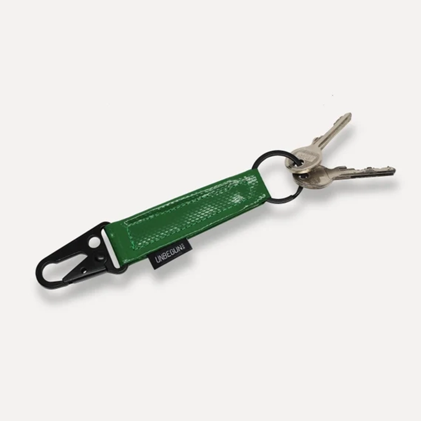 Green keychain with carabiner (from upcycled fabric), Sustainable key holder, keyring, lanyard or key fob. Perfect as vegan or eco gift.