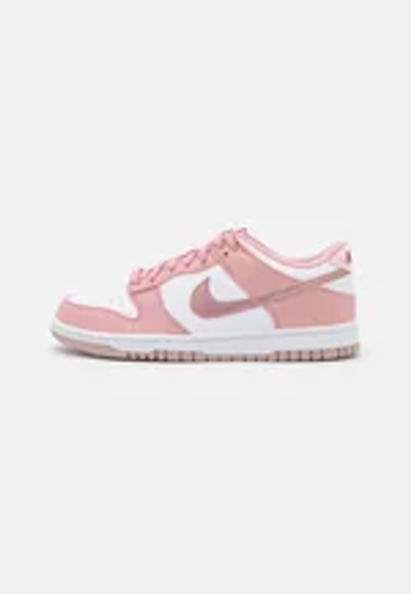 Nike Sportswear DUNK - Sneaker low - pink glaze/white/pomegranate/rot - Zalando.de