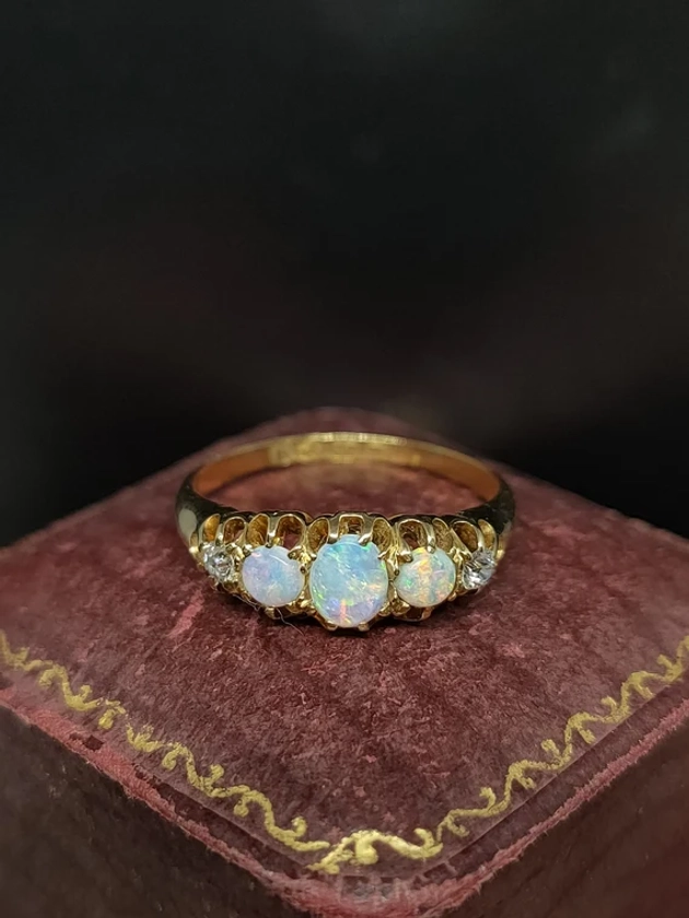 Beautiful Antique Victorian Circa 1880-1900 Chester Hallmarked Decorative Five Stone Natural Colourful Opal Diamond 18ct Yellow Gold Ring