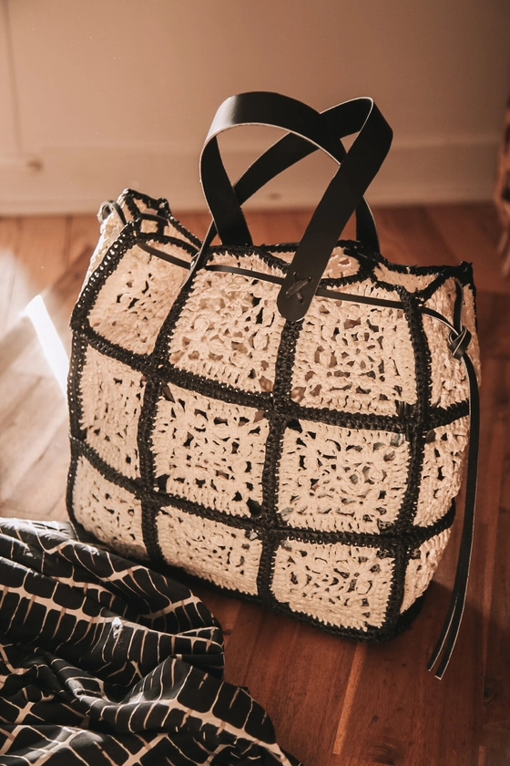 DIY crochet : un sac cabas granny en raphia - par Casa La Forêt