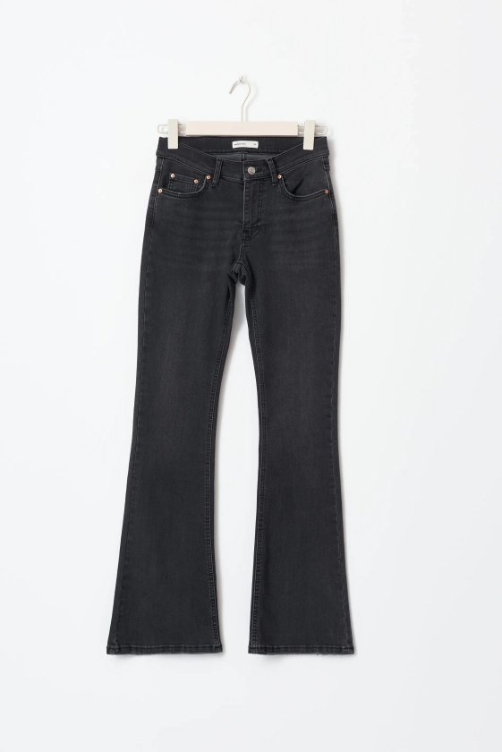 Low tall bootcut jeans - Svart - Dam - Gina Tricot