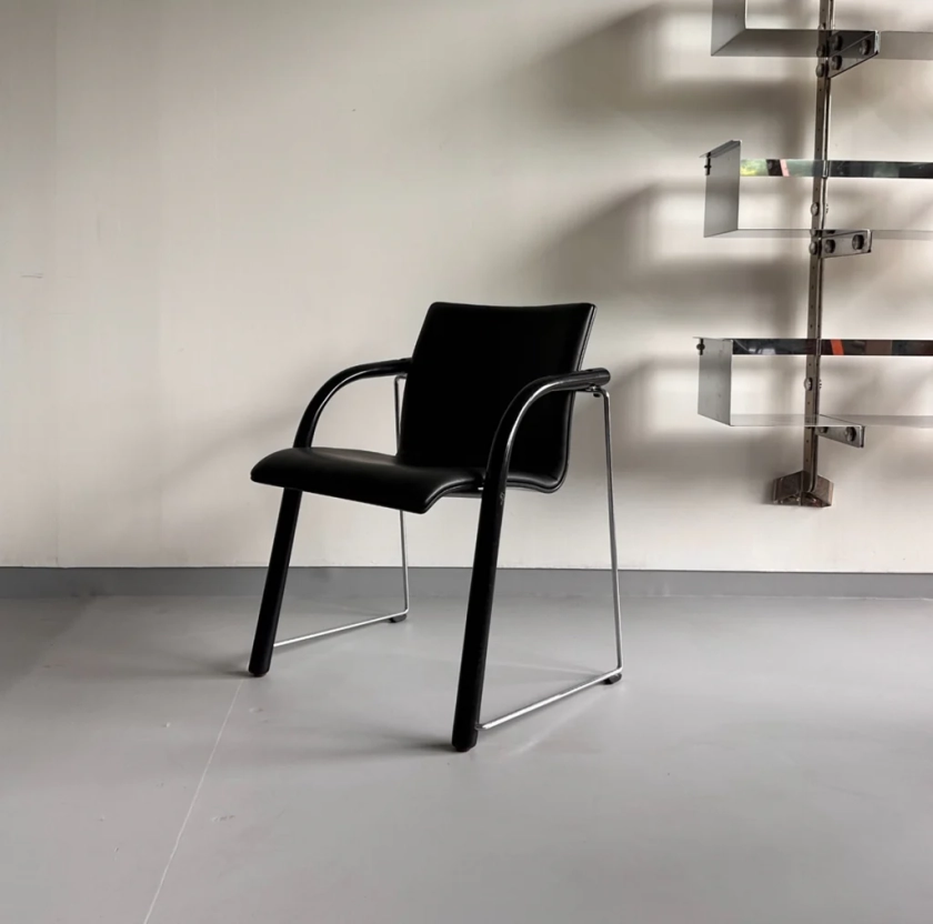 Thonet S320 black