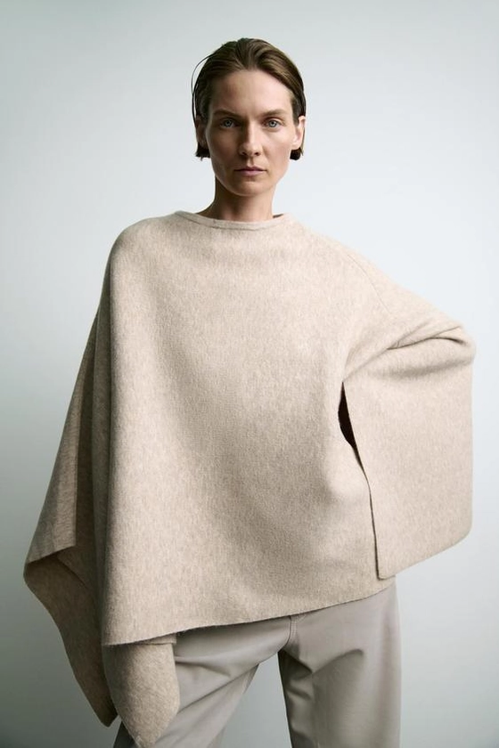 CAPE EN MAILLE ASYMÉTRIQUE