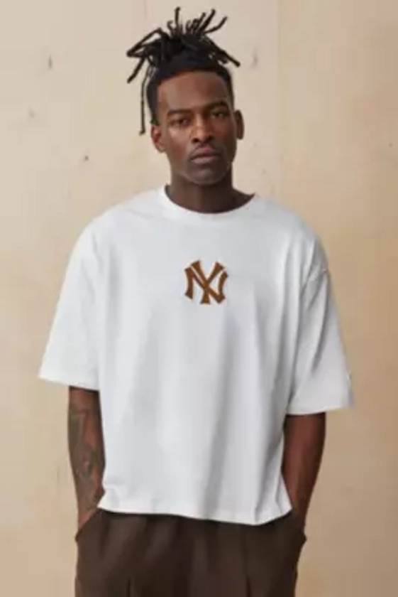 New Era UO Exclusive NY Yankees T-Shirt