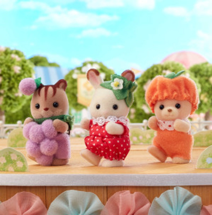 Le trio des bébés en costumes de fruits