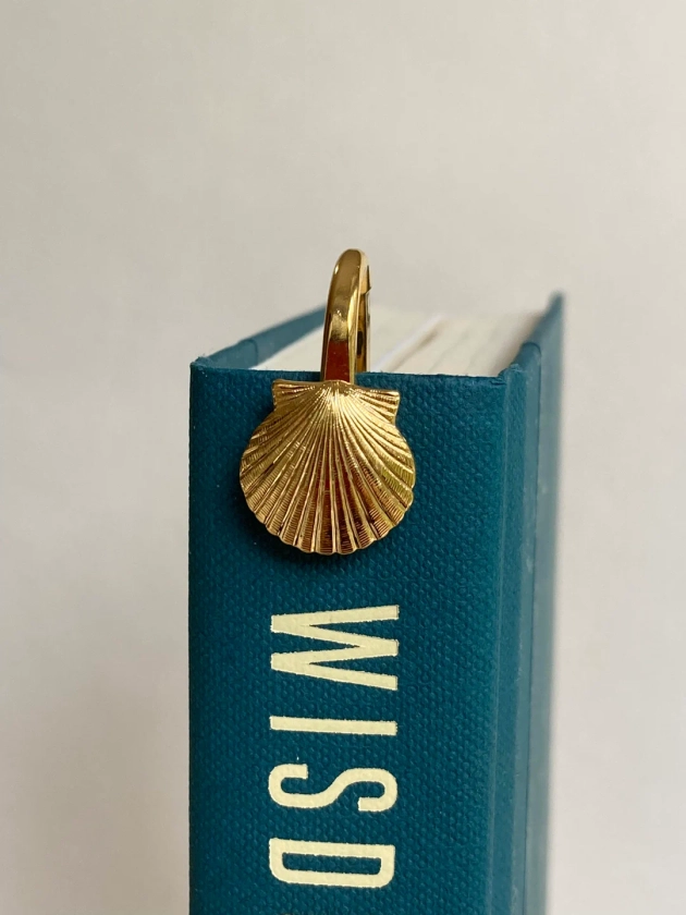 Vintage shell bookmark