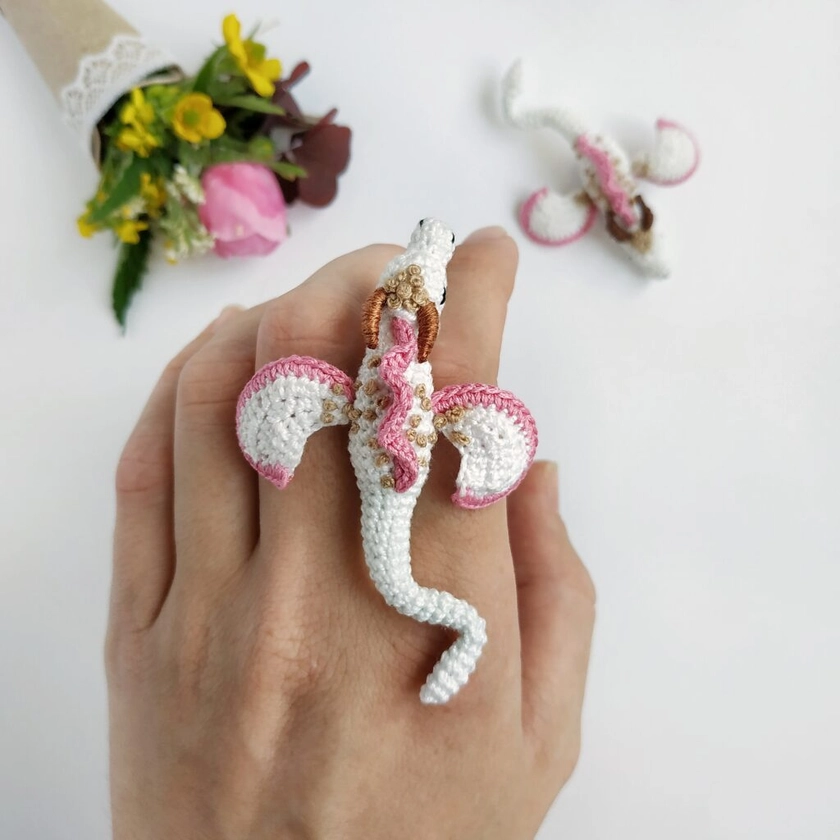 Isabella the Dragon brooch crochet pattern, PDF in English - DailyDoll Shop